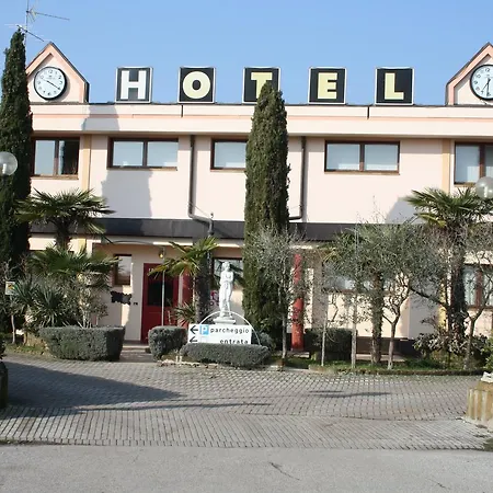 I Laghetti فندق Polesella